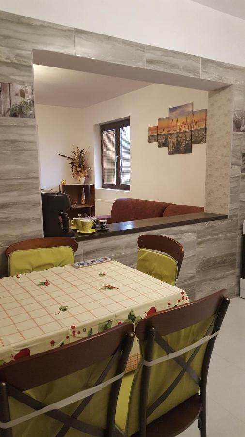 Casa Soarelui Apartment Roşu Exterior foto